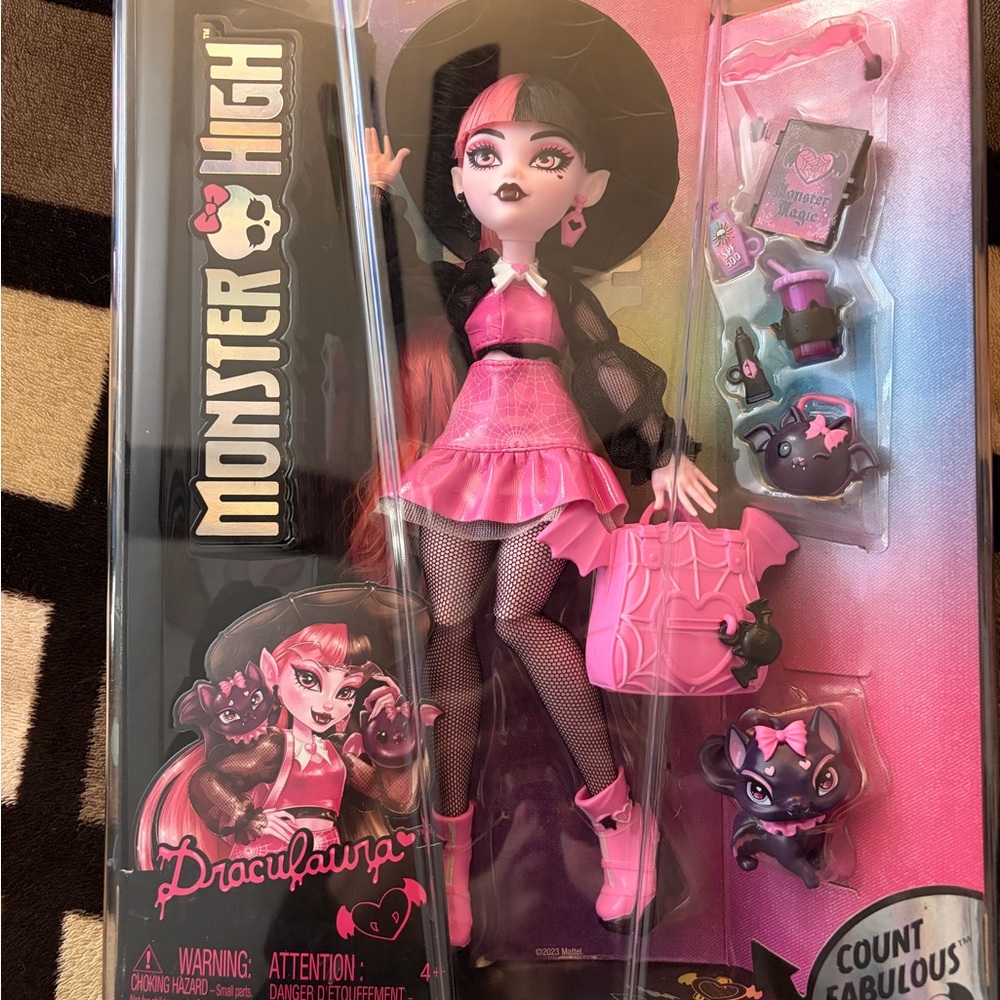 Monster High Draculaura Doll in Pink and Black
